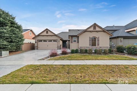 Photo of 10127 W Whitecrest St, Star, ID 83669 (MLS # 98976211)