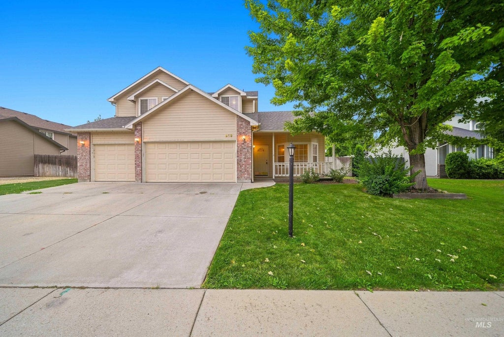 Photo of 919 E Hawk St, Meridian, ID 83646 (MLS # 99000783)