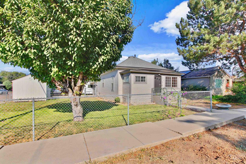 Photo of 223 S Elder St, Nampa, ID 83686 (MLS # 98971274)