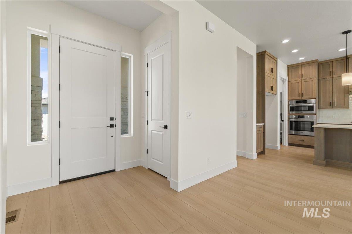 11126 S Corballis Ln.