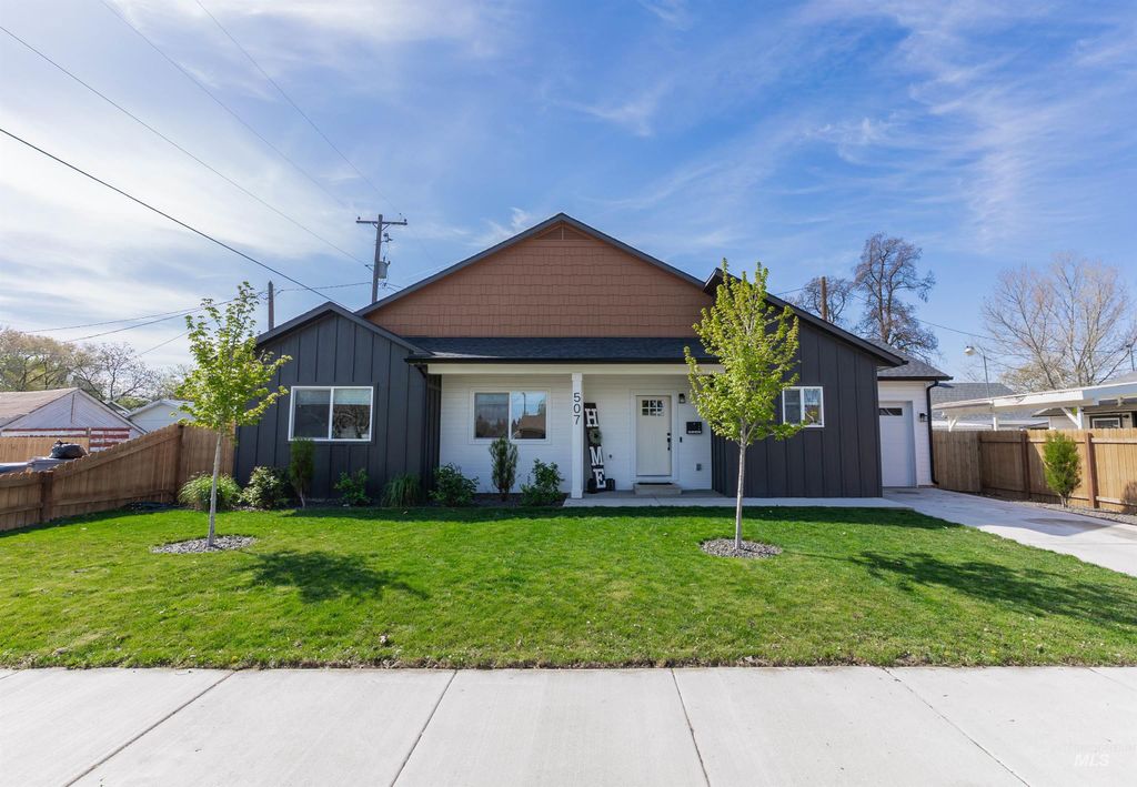 Photo of 507 E Washington Ave, Nampa, ID 83686 (MLS # 98982860)