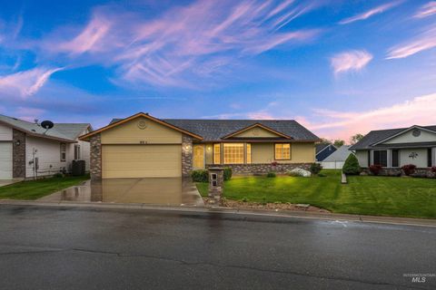 Photo of 819 N Bristol Street, Nampa, ID 83651 (MLS # 98983369)