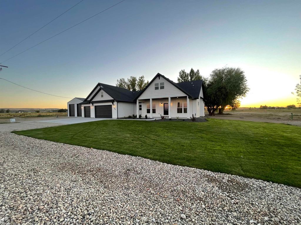 Photo of 4695 County Line Rd, New Plymouth, ID 83655 (MLS # 98947590)