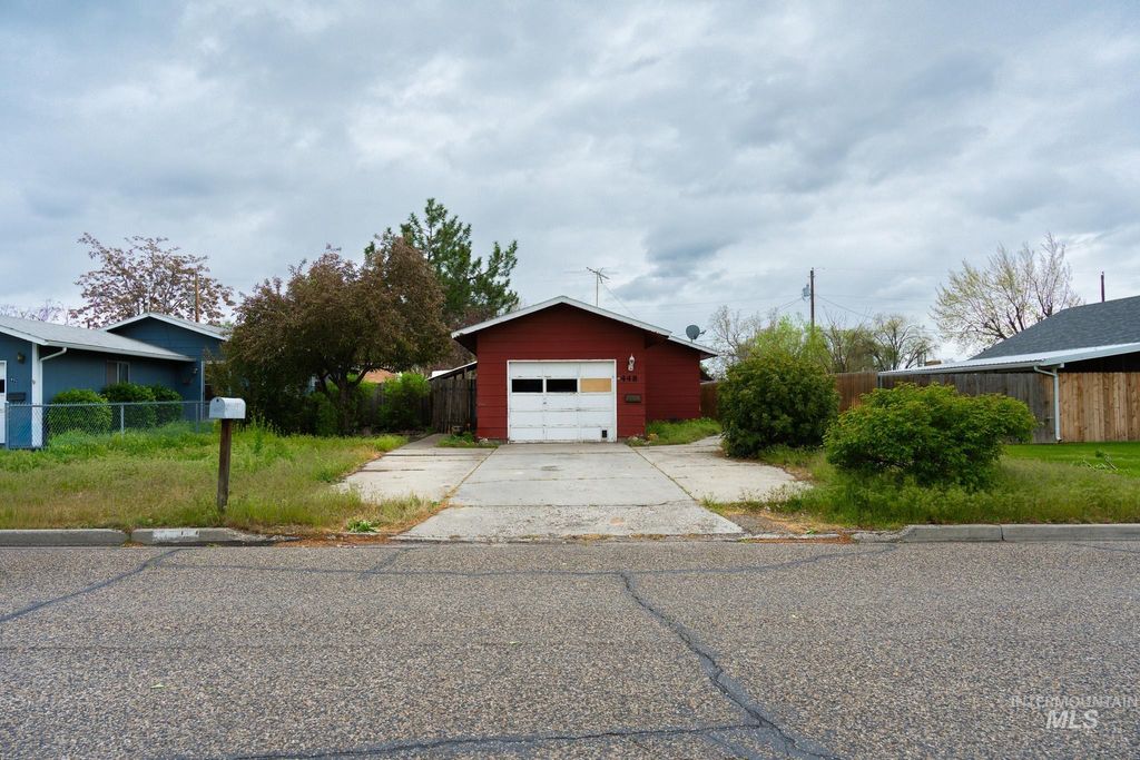 Photo of 448 NW 4th St, Ontario, OR 97914 (MLS # 98983585)