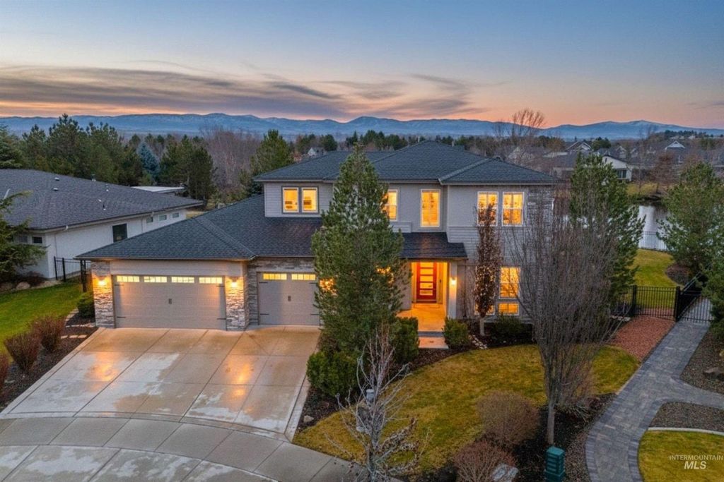 Photo of 3022 S Creek Pointe Lane, Eagle, ID 83616 (MLS # 98971524)