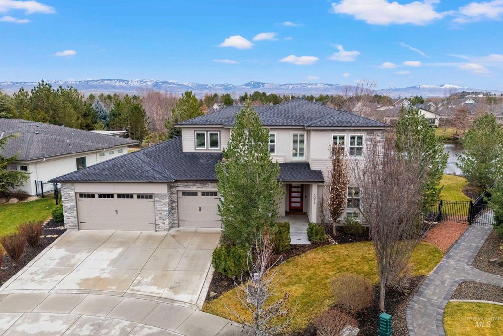 Photo of 3022 S Creek Pointe Lane, Eagle, ID 83616 (MLS # 98971524)