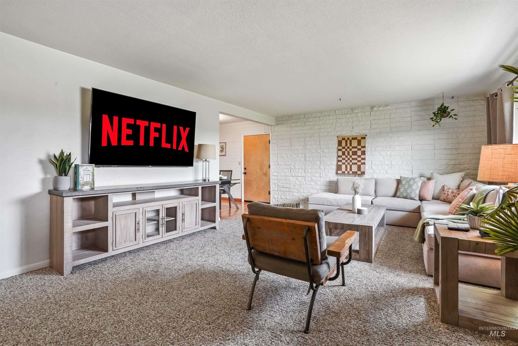 Photo of 2519 N Middleton Rd, Nampa, ID 83651 (MLS # 98967065)