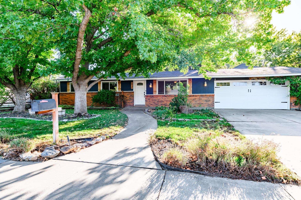 Photo of 2010 N Dalton Ave, Boise, ID 83704 (MLS # 99001273)