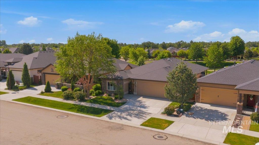 Photo of 9699 W Wildbranch DR, Star, ID 83669 (MLS # 98986117)