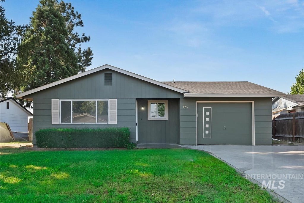 Photo of 125 Donna Dr, Middleton, ID 83644 (MLS # 98999209)