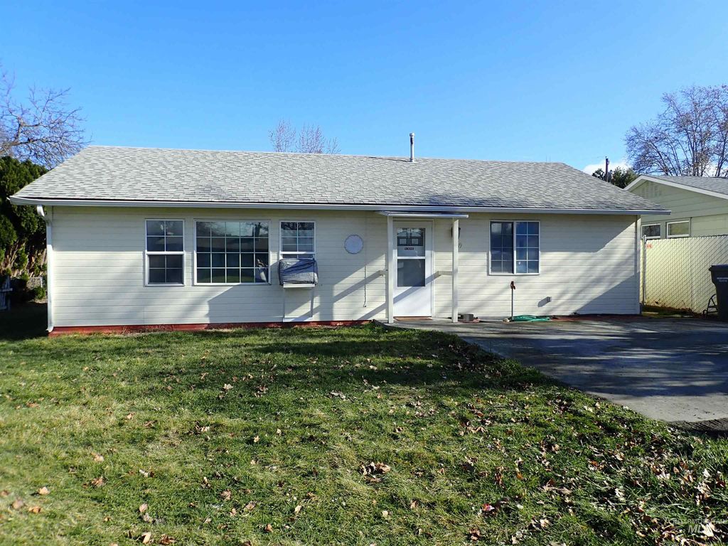 Photo of 1039 15th St, Clarkston, WA 99403 (MLS # 98969786)