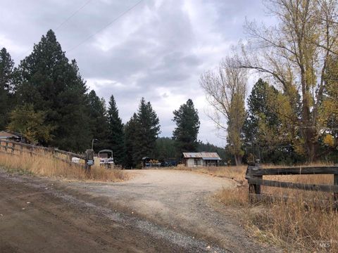 Photo of 606 Dam Road, Cascade, ID 83611 (MLS # 98928208)