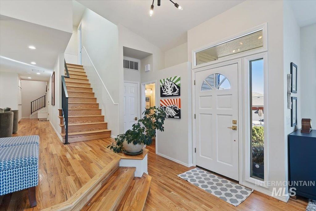 Photo of 1107 E Hearthstone Dr, Boise, ID 83702 (MLS # 98979102)