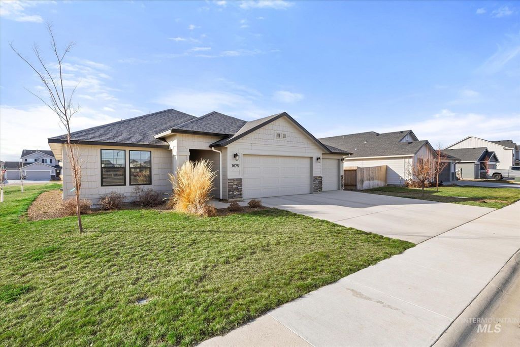 Photo of 1675 SW Accipiter, Mountain Home, ID 83647 (MLS # 98974279)