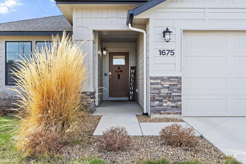 Photo of 1675 SW Accipiter, Mountain Home, ID 83647 (MLS # 98974279)