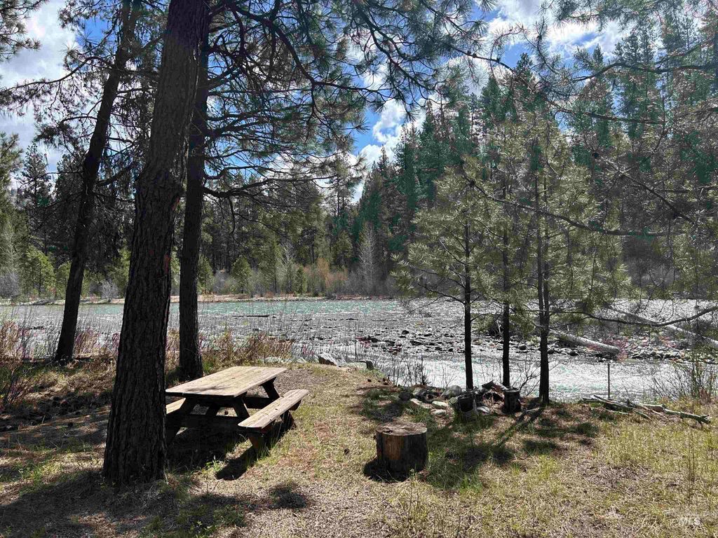 Photo of 17 Bransons Dr, Lowman, ID 83637 (MLS # 98984548)
