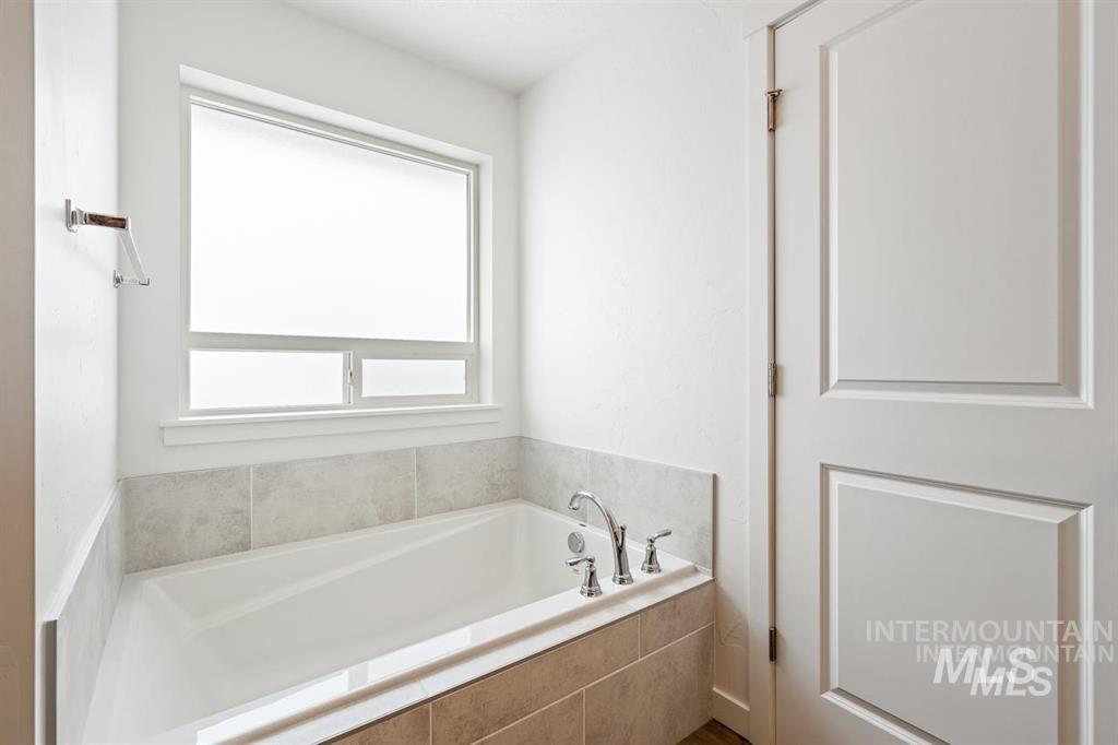 1592 Sw Silverstone Ave