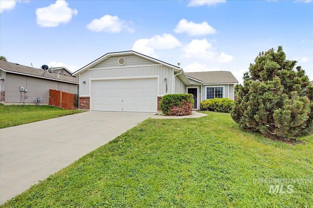 Photo of 16607 Chino Ave, Caldwell, ID 83607 (MLS # 98986459)