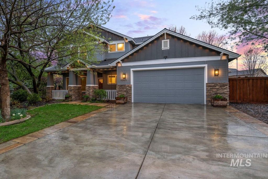 Photo of 5363 N Red Hills Place, Meridian, ID 83646 (MLS # 98980371)