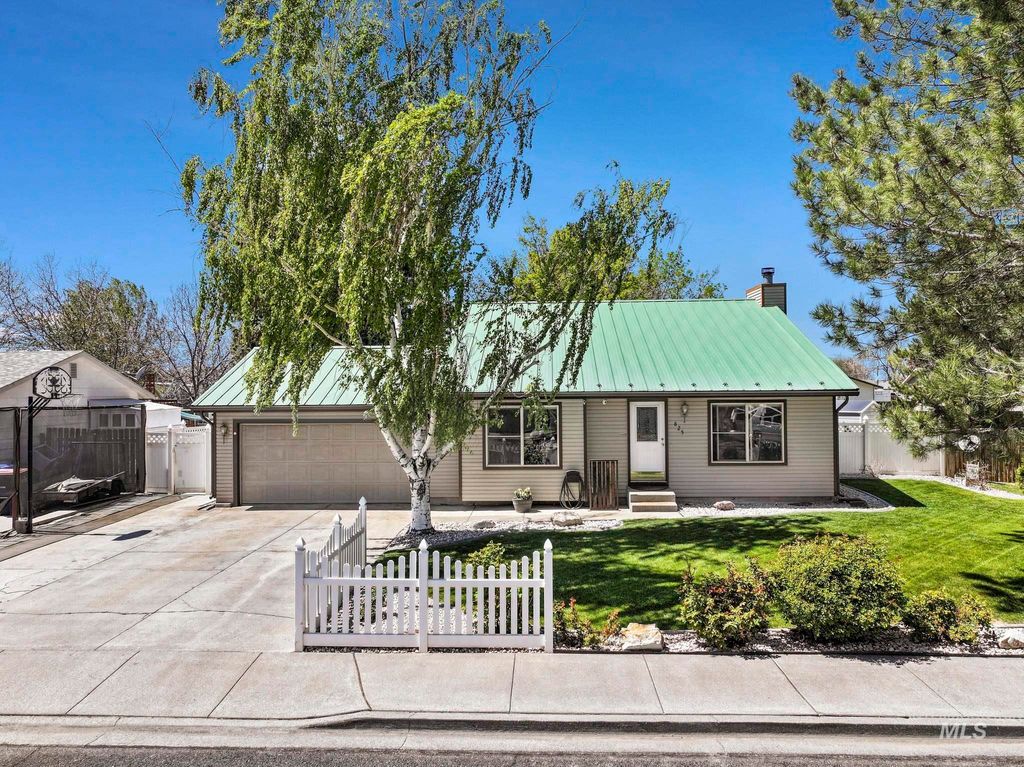 Photo of 825 Westwind Dr, Twin Falls, ID 83301 (MLS # 98983924)