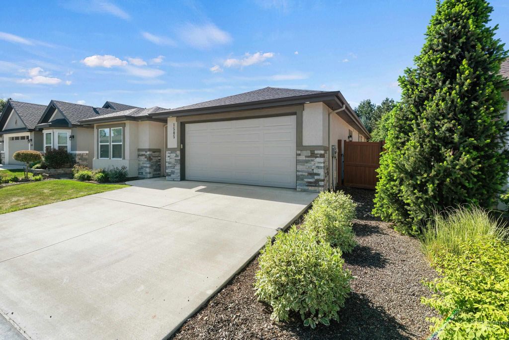Photo of 1505 E Summerplace Street, Meridian, ID 83646 (MLS # 98986107)