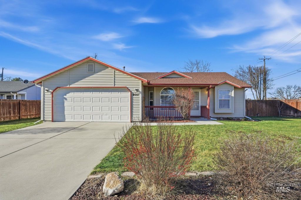 Photo of 807 S Bonneville Dr, Nampa, ID 83686 (MLS # 98970608)