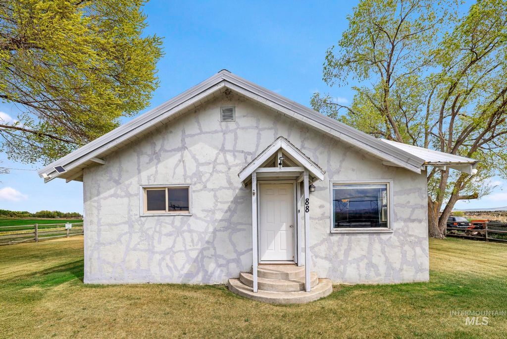 Photo of 88 S 400 W, Jerome, ID 83338 (MLS # 98982269)
