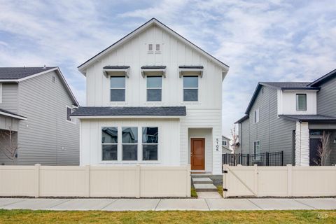 Photo of 6714 W Redwood Creek Dr, Meridian, ID 83646 (MLS # 98979236)