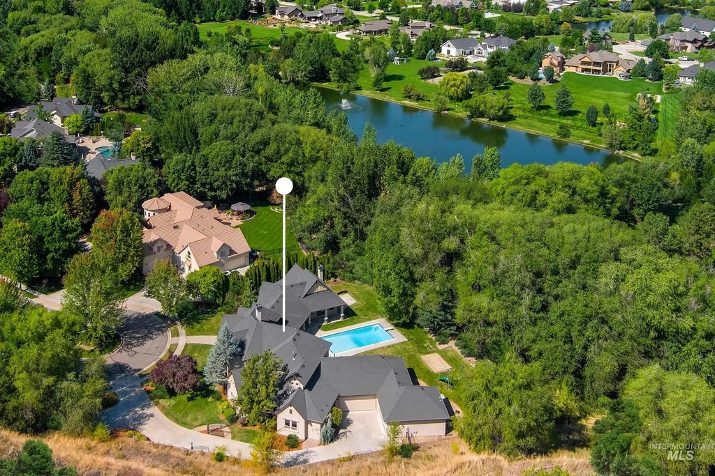 Photo of 1450 E Covey Run Ct, Eagle, ID 83616 (MLS # 98961796)