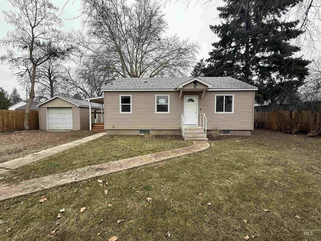 Photo of 1911 Lansing Ave, Caldwell, ID 83605 (MLS # 98972900)