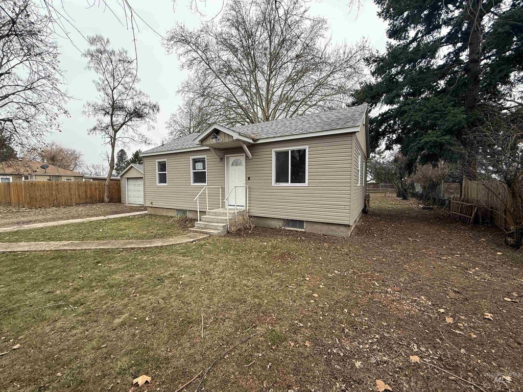 Photo of 1911 Lansing Ave, Caldwell, ID 83605 (MLS # 98972900)