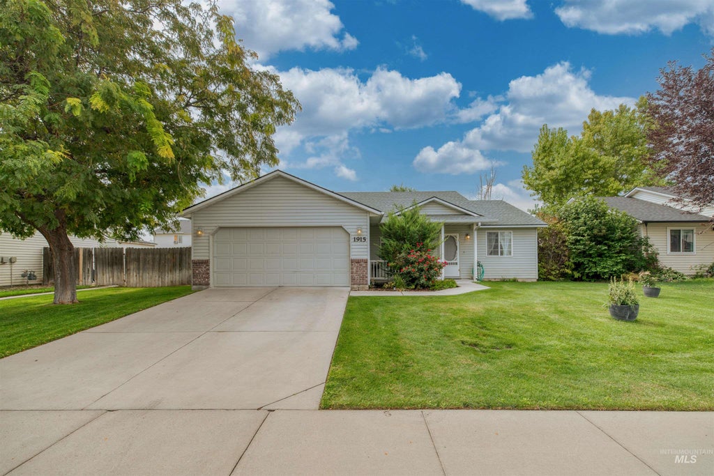 Photo of 1915 W Mountain Pointe Ave, Nampa, ID 83651 (MLS # 98999781)