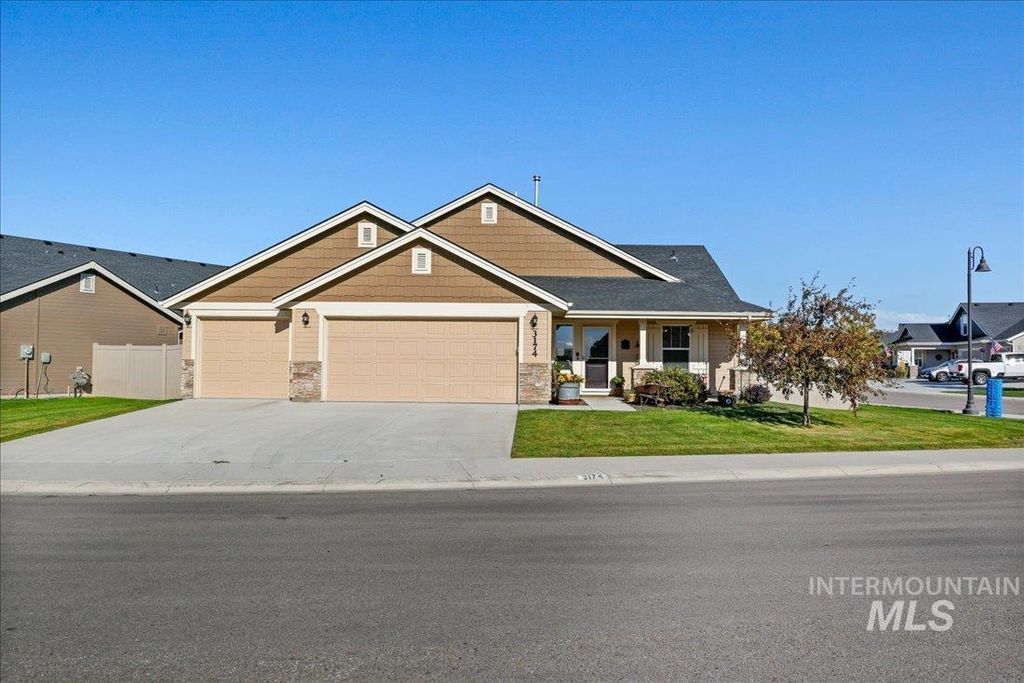 Photo of 3174 N Greengate Way, Star, ID 83669 (MLS # 98964908)
