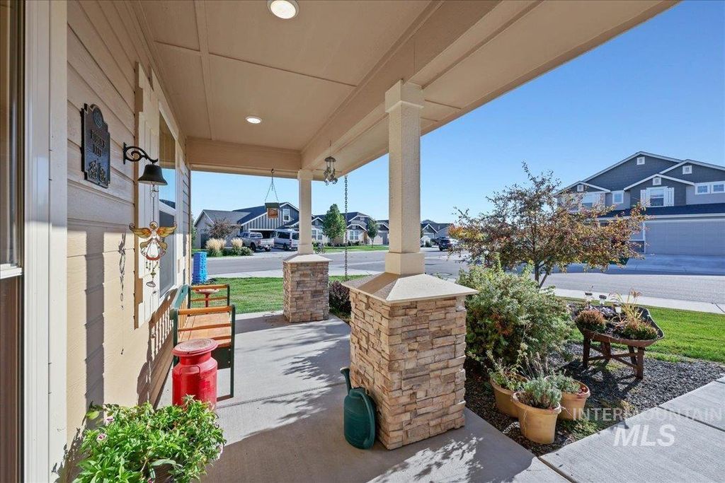 Photo of 3174 N Greengate Way, Star, ID 83669 (MLS # 98964908)