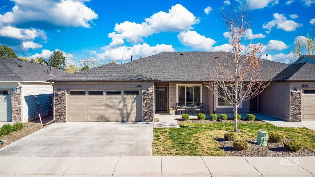 Photo of 1688 E Ringneck St, Meridian, ID 83646 (MLS # 98980830)