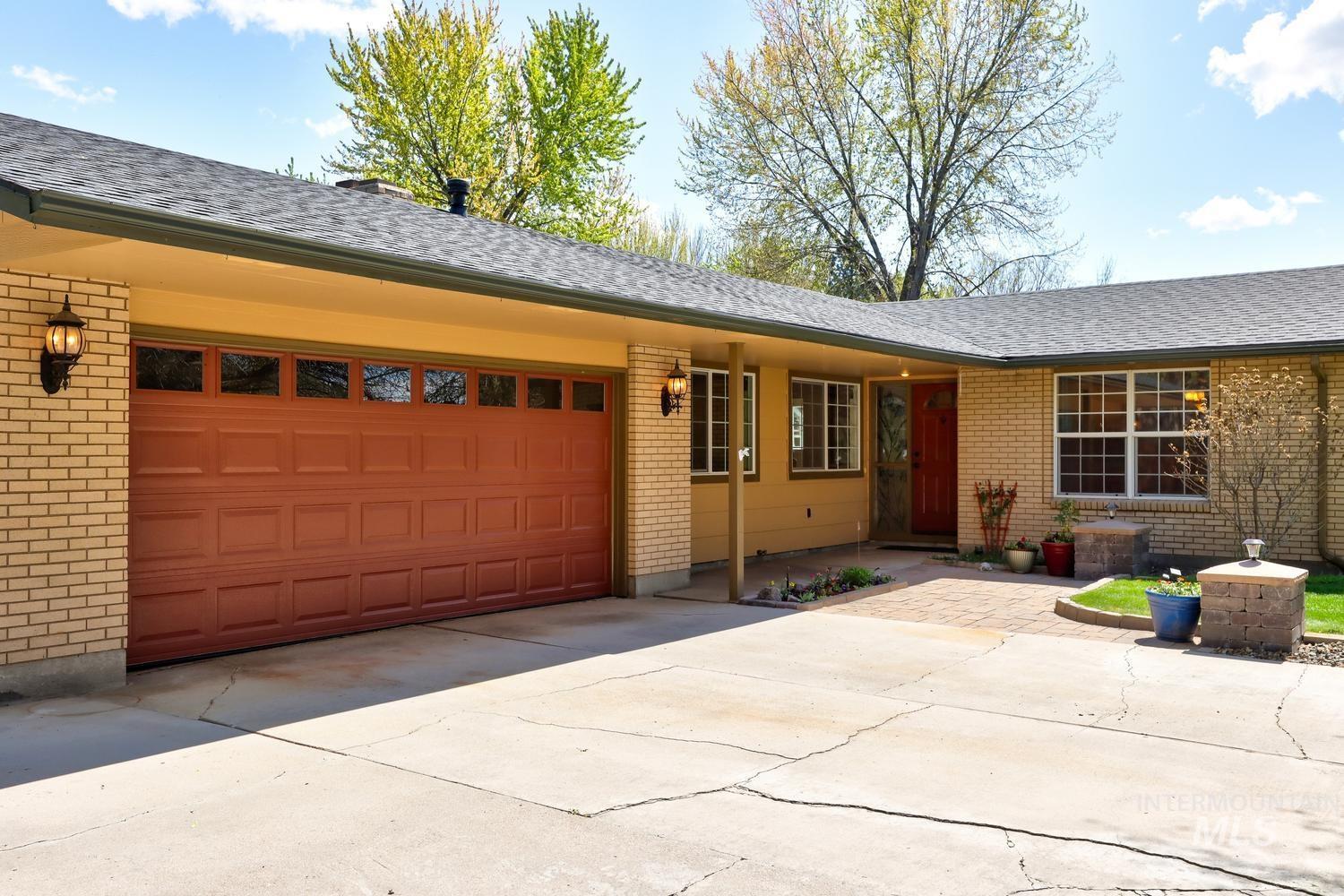 3232 S Mccormick Way