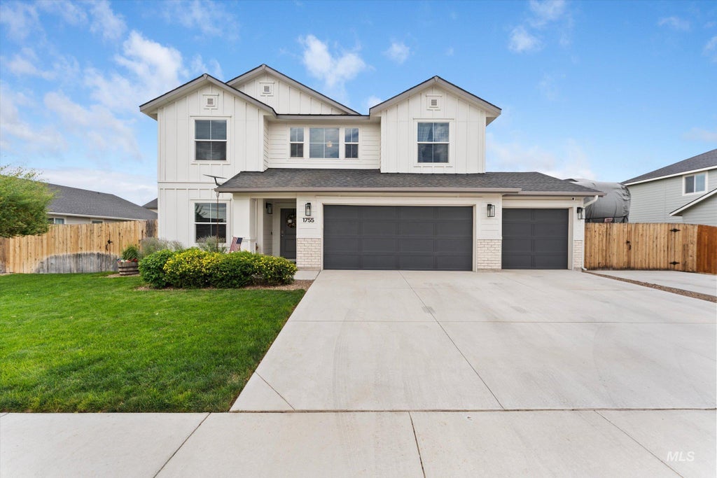 Photo of 1755 SW Miner ST, Mountain Home, ID 83647 (MLS # 98999045)