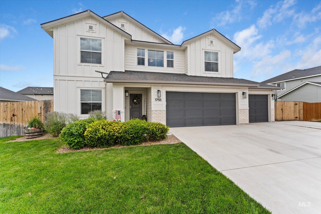 Photo of 1755 SW Miner ST, Mountain Home, ID 83647 (MLS # 98999045)
