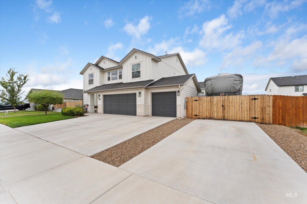 Photo of 1755 SW Miner ST, Mountain Home, ID 83647 (MLS # 98999045)