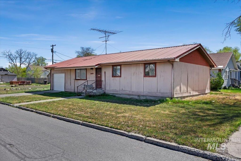 Photo of 1229 Birch St, Buhl, ID 83316 (MLS # 98981520)