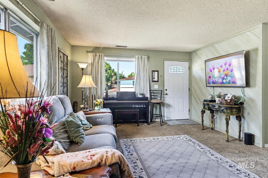 Photo of 1129 S Hilton St, Boise, ID 83705 (MLS # 98985655)