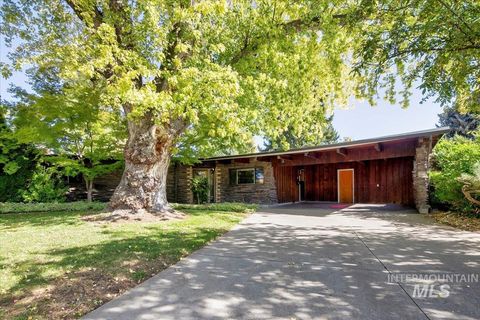 Photo of 2908 N Alamo Road, Boise, ID 83704 (MLS # 98963452)