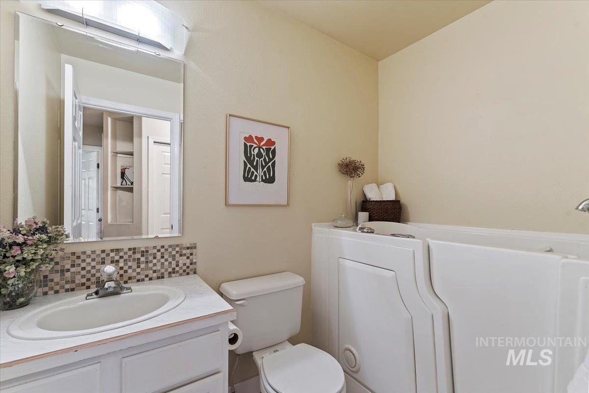 Bathroom with vanity and backsplash