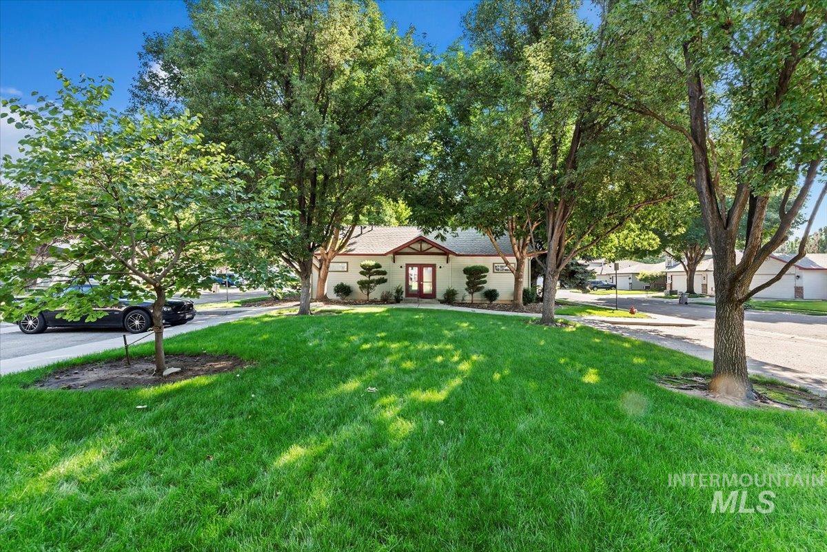 View of front of property featuring a front lawn