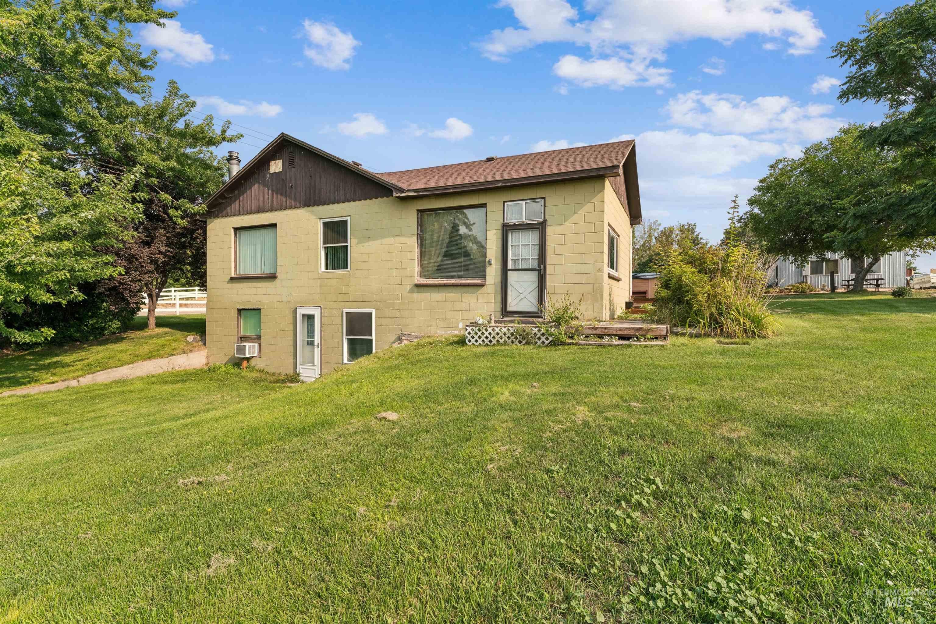 25248 Lansing Lane