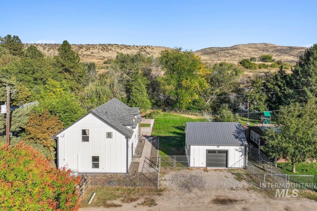 Photo of 3850 N Plaza Road, Emmett, ID 83617 (MLS # 98964221)