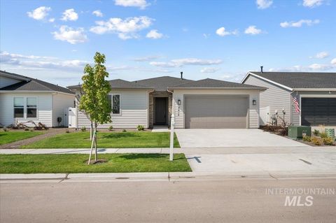 Photo of 977 N Dark Maple Ave, Star, ID 83669 (MLS # 98967742)