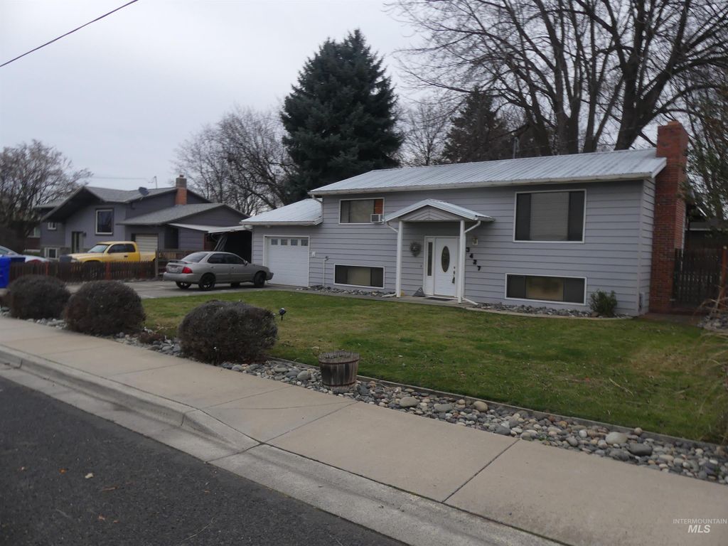 Photo of 3427 18, Lewiston, ID 83501 (MLS # 98969880)