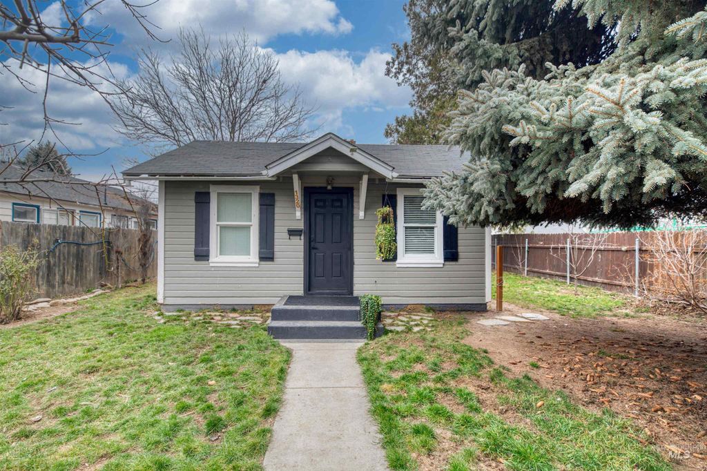 Photo of 1320 Arthur Street, Caldwell, ID 83605 (MLS # 98972867)