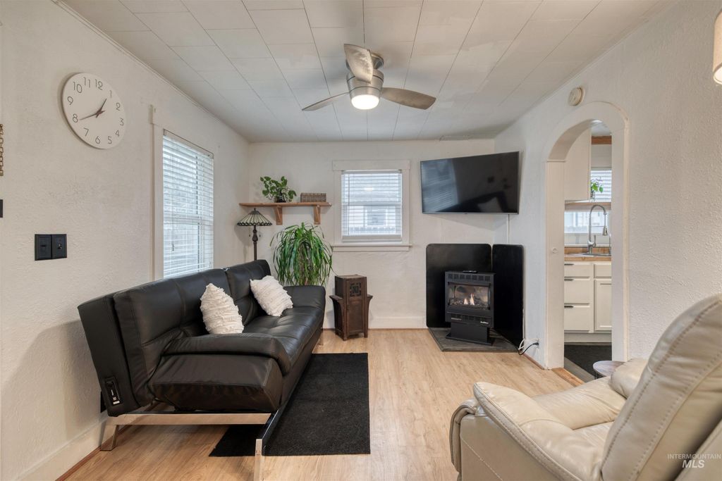 Photo of 1320 Arthur Street, Caldwell, ID 83605 (MLS # 98972867)